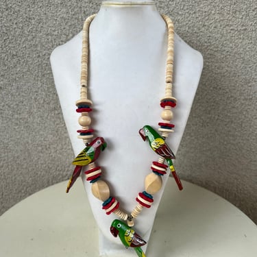 Vintage boho Hawaiian parrots wood necklace wood chip beads 