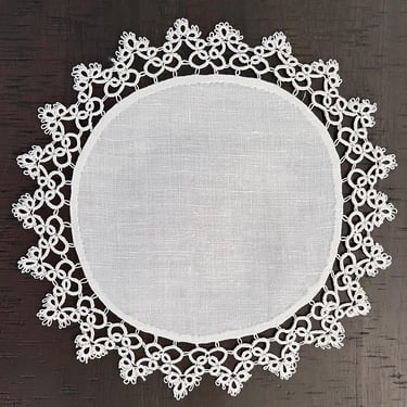 Doily 9” Tatted trim 6.5” linen center 