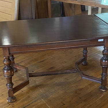 Dark Wood Table w Pull Out Leaves