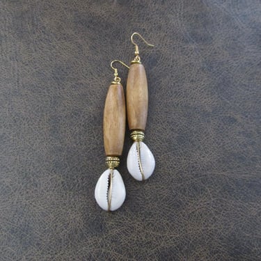Long wooden and cowrie shell earrings 
