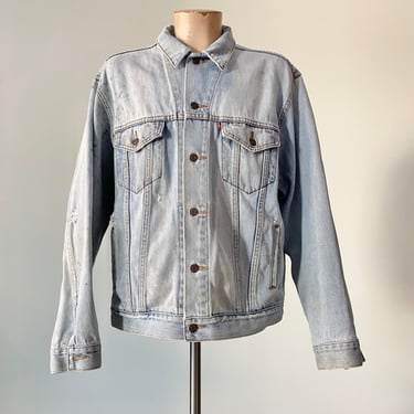 Vintage Levis Denim Jacket / Vintage Levis Thrashed Denim Jacket / Broken In Light Wash 80s Jacket / Vintage Worn In Levis Denim Jacket 