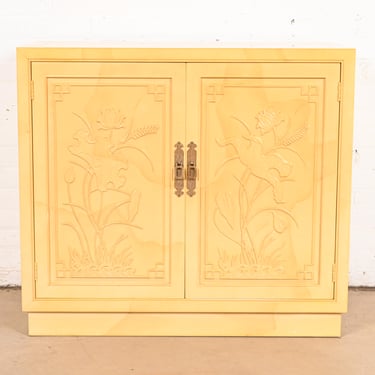 Henredon Mid-Century Hollywood Regency Chinoiserie Lacquered Faux Goatskin Bar Cabinet, Circa 1970s