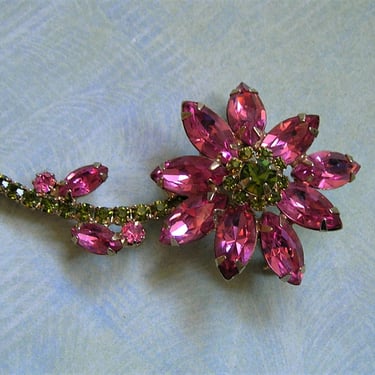 Vintage Unsigned Designer Flower Pin, Old Flower Pin, Old Rhinestone Flower Pin, Vintage Brooch, Costume Jewelry (#3953) 