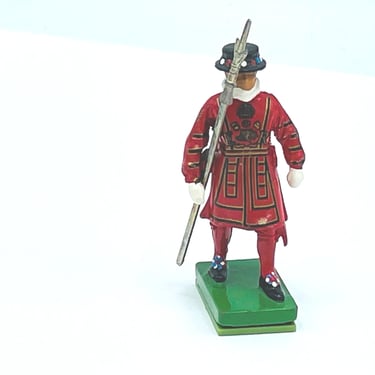 Vintage  Lead Figurines Palace Guard Soldier Beefeater from Britain LTD England- Older Version- Toy Train Figures 