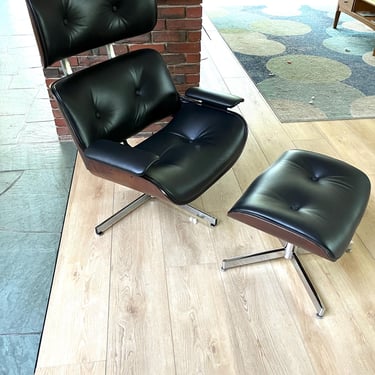 Eames Style Lounge Chair and Ottoman, Wider variant - Restored, New Leather 