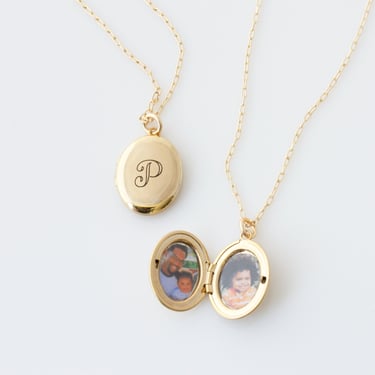 Initial Letter Oval Locket Personalized With Your Photo, Photo Locket Necklace, Personalized Mom Necklace, Locket Necklace, Gift for Her 
