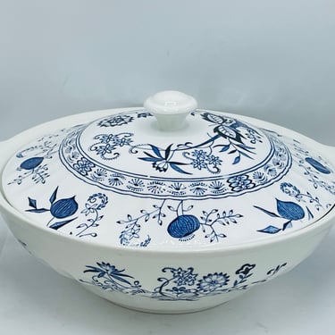 J&G Meakin 9"  Blue Nordic Covered Soup Tureen, Blue Onion Pattern- Great Condition 