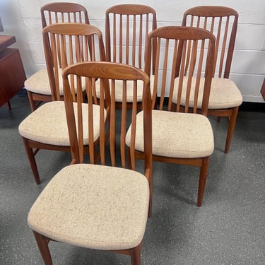 Set Of 6 Mid Century Modern Teak  Dining Chairs By Benny Linden 