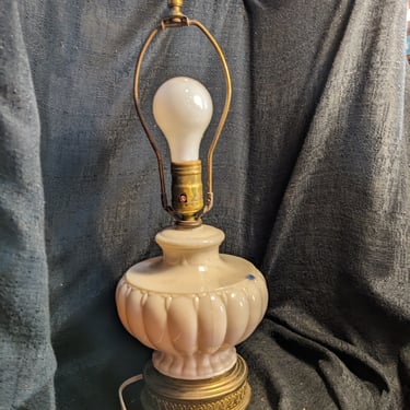 Vintage Aladdin Alacite Lamp 6.5 x 6.5 x 19