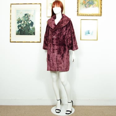 Vintage 1960s Faux Fur Kimono Coat With Big Button in Burgundy Size M 