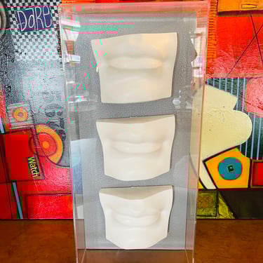 Three Mouth Sculpture 