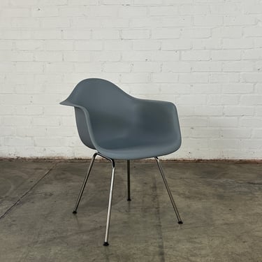 Eames Plastic Armchair in Granite Grey 