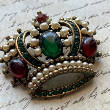 Weiss crown brooch vintage emerald jeweled royalty pin 