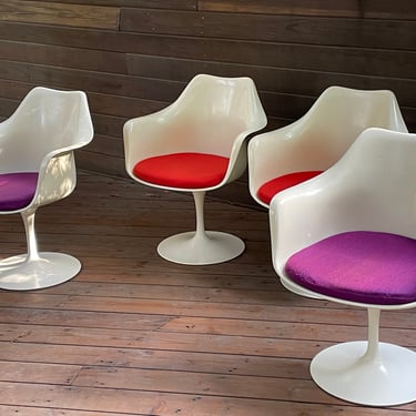 Four Eero Saarinen for Knoll Tulip Dining Chairs Early Set Original Cushions 
