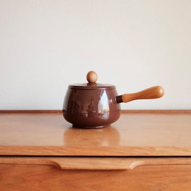 Brown Enamel Pot with lid with wood handle 