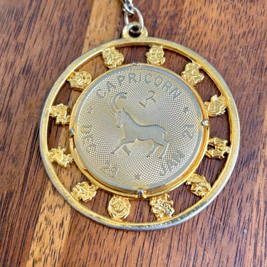 Vintage Zodiac Pendant Necklace Capricorn Medallion Retro Fashion Jewelry 