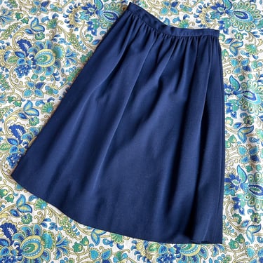 Vintage 1970s Skirt / 70s Chanel Knee Length Wool Skirt / Navy Blue ( XS extra small ) 