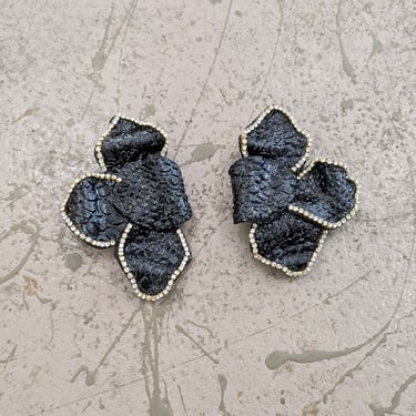 PETAL EARRINGS