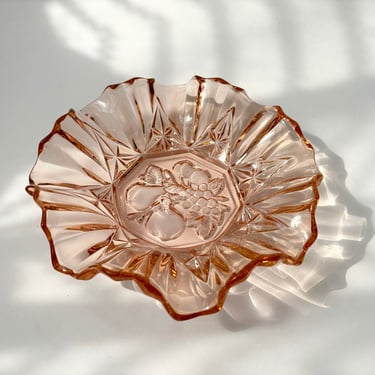 Vintage Indiana Intaglia Peach Ruffled Edge Bowl 