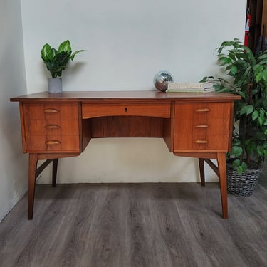 0724005 Danish Teak Desk with Large Cubby