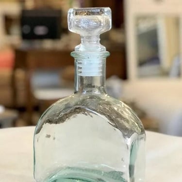 Square Glass Decanter w Stopper 