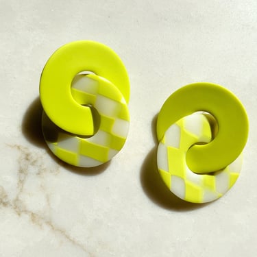 bébé WE RISE in chartreuse check // Polymer Clay // Lightweight Statement Linked Earrings // Modern Minimalist // Hypoallergenic Posts 