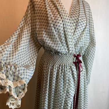 70’s boho lovely warp dress/ robe dressing gown maxi Lacy poet sleeves~ versatile wearability soft romantic cottagecore ~ size plus volup 