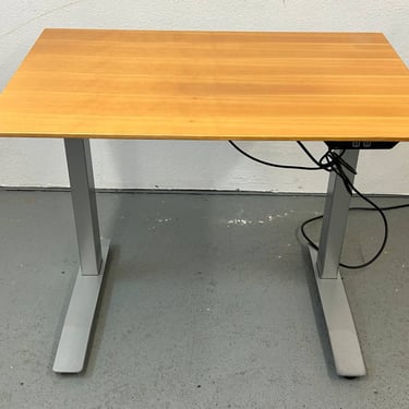Knoll Sit to Stand Desk