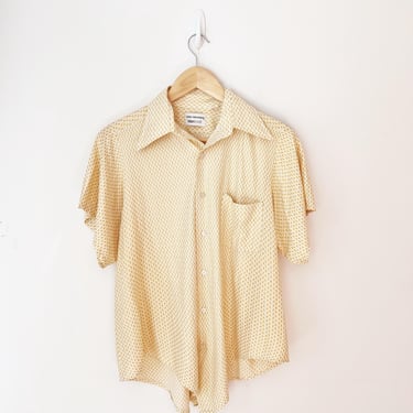 SIZE M Men's Vintage Chevron Striped 70s Disco Shirt Button Up / Golden Yellow Slinky Van Heusen Vanknit 