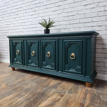 Available!! Dark Green painted vintage tv stand 