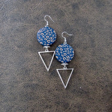 Blue leopard print wooden earrings, silver 