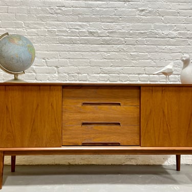 CLASSIC + Long Mid Century MODERN styled Danish CREDENZA / Media Stand / Sideboard 
