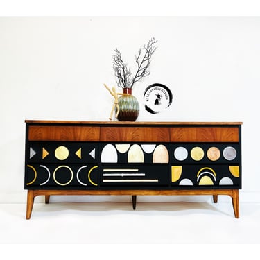 MCM mid century Modern 9 drawers dresser. Credenza, Media Console, TV Stand 