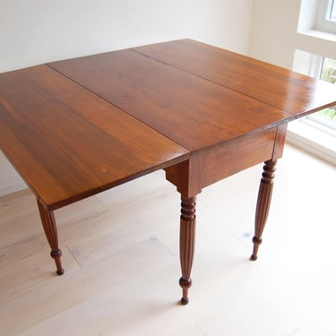 Early 19th Century Antique Solid Walnut Double Drop-Leaf Dining Table with Reeded Legs ca 1820 