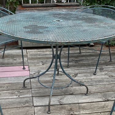 Green Iron Outdoor Round Table