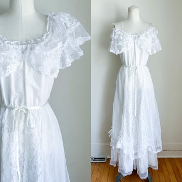 Vintage 1970s White Lace Off-Shoulder Wedding Dress / Prom Dress // M 
