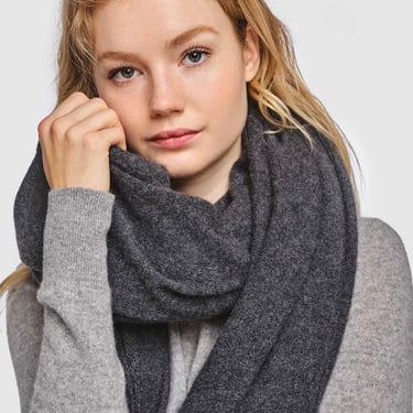 White + Warren | Cashmere Travel Wrap in Charcoal Heather