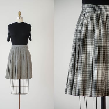 houndstooth pleated wool skirt | 80s 90s vintage dark academia librarian style black white short wool mini skirt 