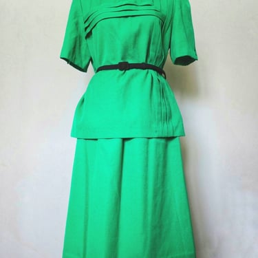 Vintage 1970's Checkaberry Solid Green Peplum Short Sleeve Skirt Suit Set 