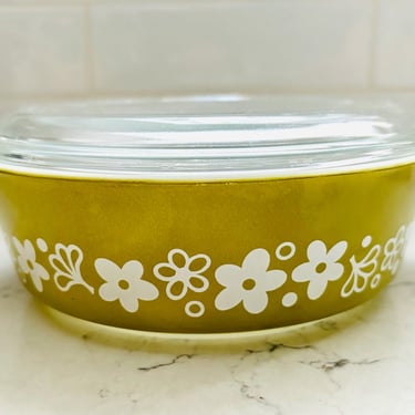 Vintage Pyrex Spring Daisy Green and White with Lid 471 _ 1PT Casserole Dish by LeChalet