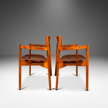 Set of Two (2) Mid-Century Modern Stacking General Purpose Chairs in Oak & Walnut by Jens Risom for Jens Risom Design, USA, c. 1960' 