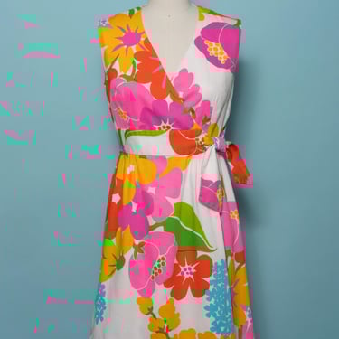 Stunning 1960s Carol & Mary Honolulu by MALIA Bold Floral Print Knee-Length Wrap Dress 