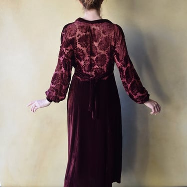 1930s vintage devoré velvet dress . size small to medium 