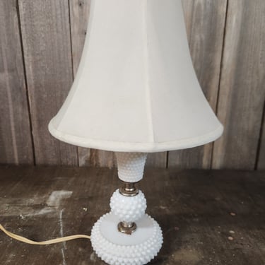 Vintage Milkglass Hobail Lamp 9
