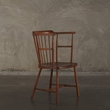 UNUSUAL WINDSOR CHAIR