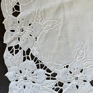 Centerpiece w cutwork and embroidery 19" SQ 