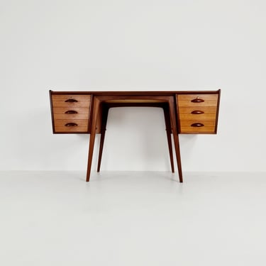 Midcentury Scandinavian Desk in teak by Svante Skogh, 1960s 