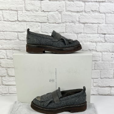 BRUNELLO CUCINELLI Beaded Strap Textured Loafers In Grey