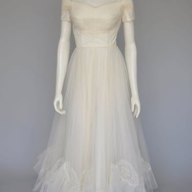 1950s tulle and lace creamy white wedding dress XXS/XS 