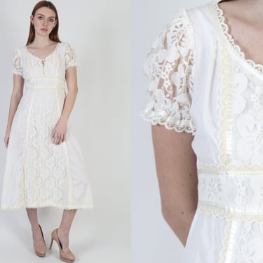 Vintage 70s Darling Prairie Dress / Ivory Floral Lace Country Style Outfit / Short Sheer Sleeves / Lace Up Corset Bodice Midi 